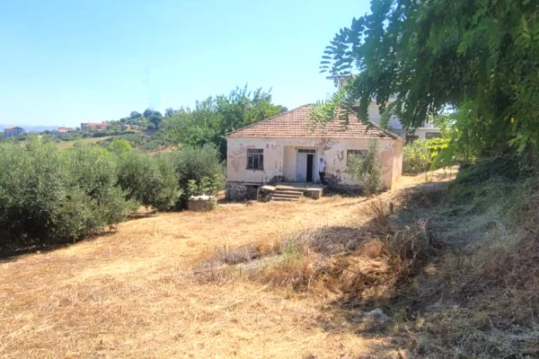 🏡 SHITET SHTEPI E VJETER ME 3500  TOKE me  ULLINJ – 6 km nga bregdeti Spillese 
