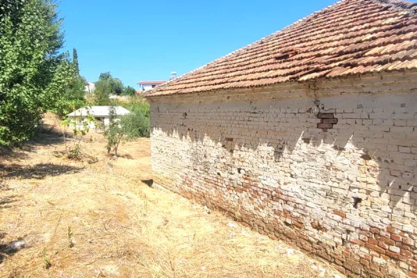 🏡 SHITET SHTEPI E VJETER ME 3500  TOKE me  ULLINJ – 6 km nga bregdeti Spillese 