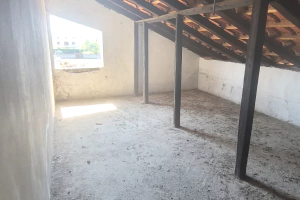 Shtepi ne shitje Shtepi Private ne Kavaje, 5+1, Mobilimi Bosh, pa mobiluar, Pagesa 175,000  Euro.