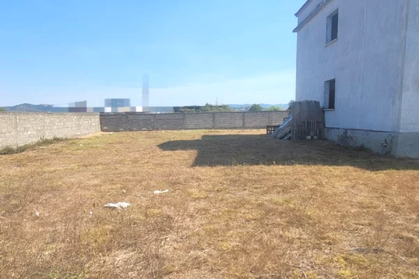 Shtepi ne shitje Shtepi Private ne Kavaje, 5+1, Mobilimi Bosh, pa mobiluar, Pagesa 175,000  Euro.