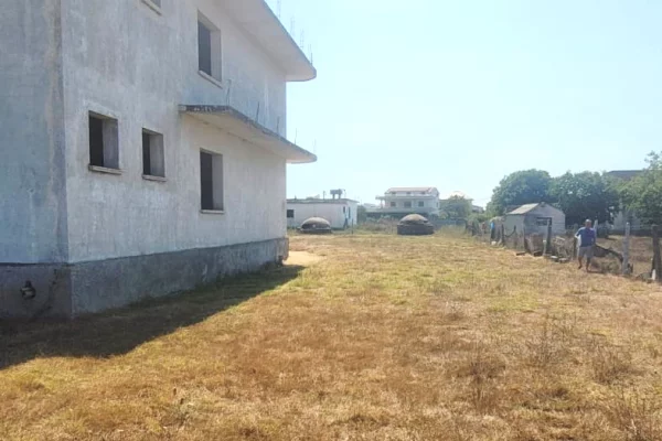 Shtepi ne shitje Shtepi Private ne Kavaje, 5+1, Mobilimi Bosh, pa mobiluar, Pagesa 175,000  Euro.