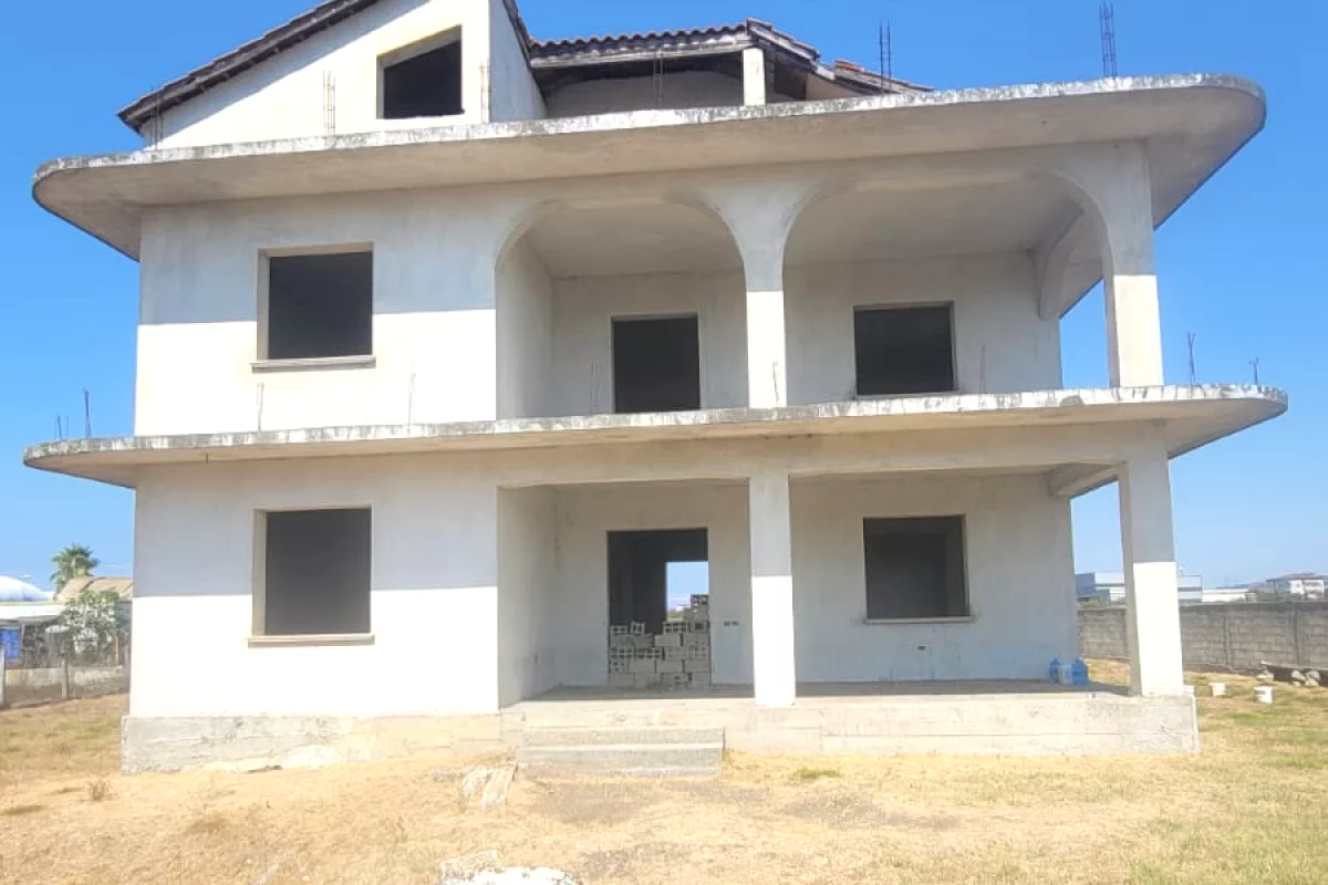 Shtepi ne shitje Shtepi Private ne Kavaje, 5+1, Mobilimi Bosh, pa mobiluar, Pagesa 175,000  Euro.