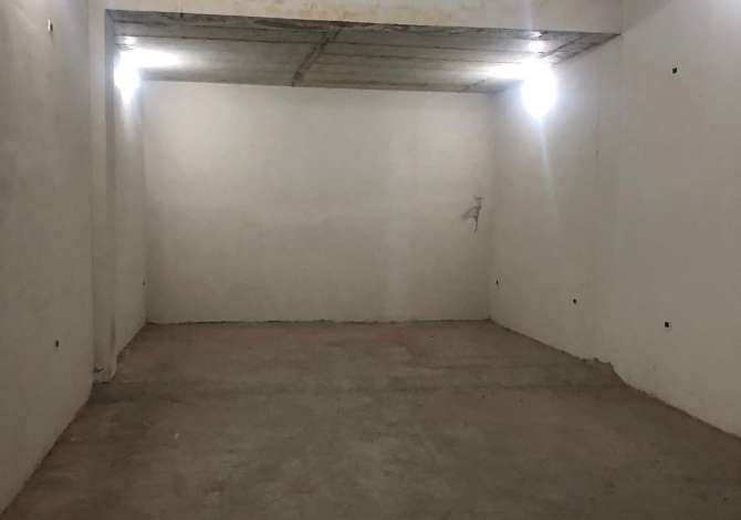 Shitet magazine/garazh tek Kompleksi Halili