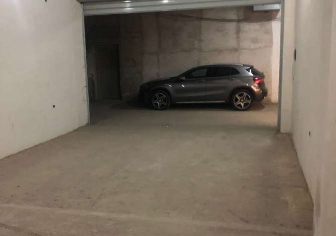 Shitet magazine/garazh tek Kompleksi Halili