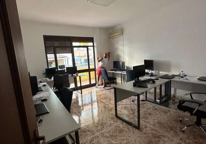 Jepet Ambient me qira tek Pazari i Ri 