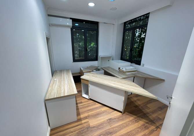 Jepet me qera Njesi Biznesi Komerciale 200m2 tek Sheshi Willson, prane Xhangollit/ 2000 euro