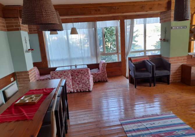 Jepet me qira ambient tek Rr. Petrela, prane Burgut 313/ 500 euro