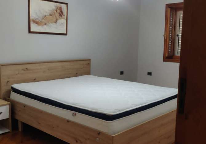 Shtepi me qera Apartament ne Tirane, 2+1, Mobilimi E mobiluar, Pagesa 650  Euro.