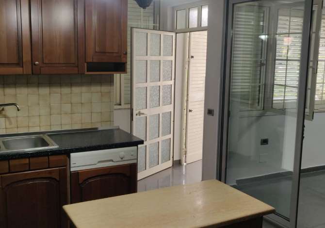 Shtepi me qera Apartament ne Tirane, 2+1, Mobilimi E mobiluar, Pagesa 650  Euro.