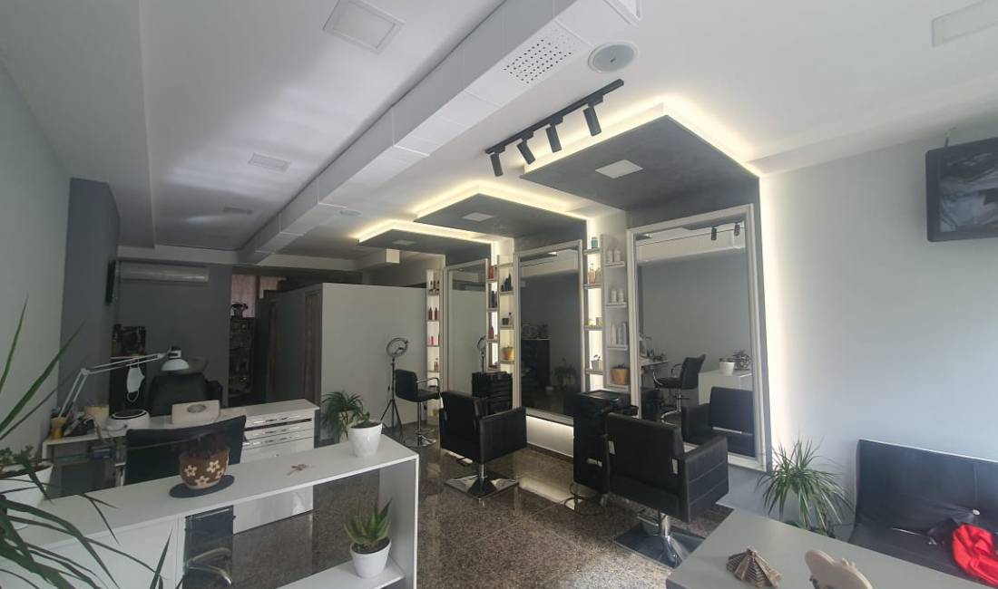 Shitet ambjent biznesi + biznesi tek Komuna e Parisit