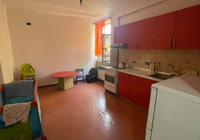 Jepet me qera Godine 5 kate multifunksionale ne Brryl