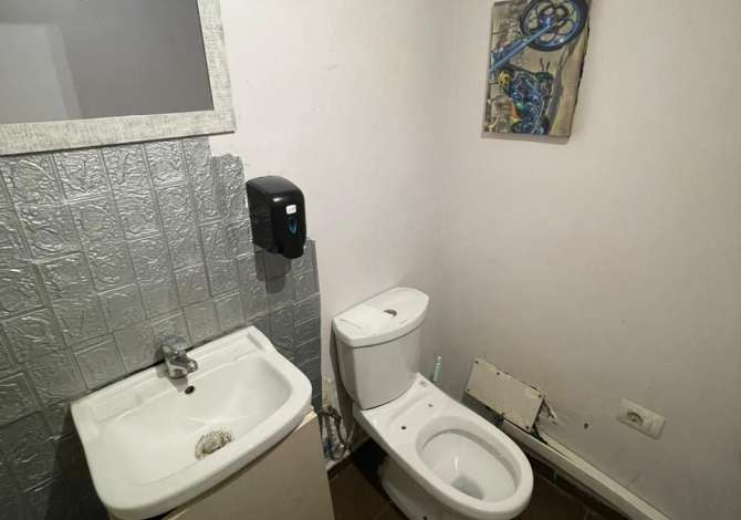 Ambient biznesi me qera 2+1 ne Tirane - 1,150 Euro