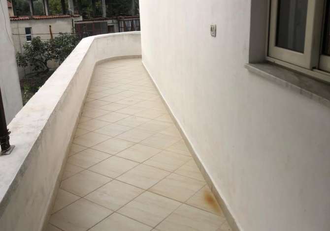 Shtepi me qera Apartament ne Tirane, 2+1, Mobilimi E mobiluar, Pagesa 300  Euro.