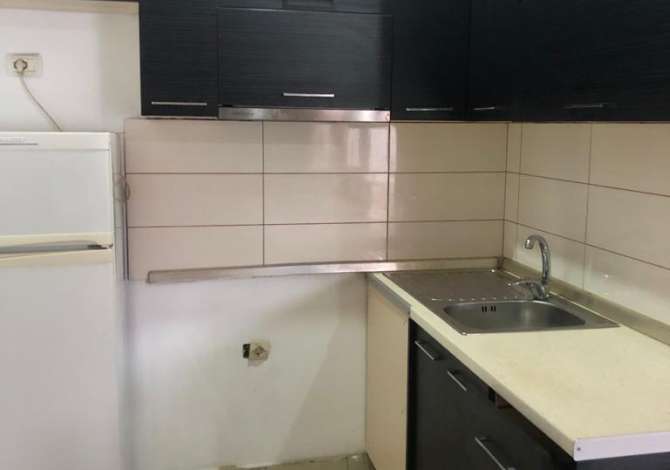 Shtepi me qera Apartament ne Tirane, 2+1, Mobilimi E mobiluar, Pagesa 300  Euro.