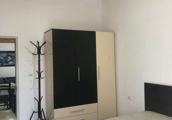 Shtepi me qera Apartament ne Tirane, 2+1, Mobilimi E mobiluar, Pagesa 300  Euro.