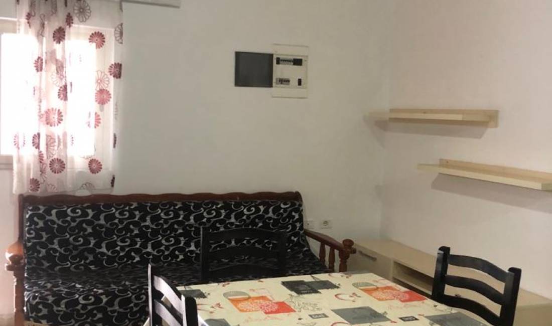 Shtepi me qera Apartament ne Tirane, 2+1, Mobilimi E mobiluar, Pagesa 300  Euro.