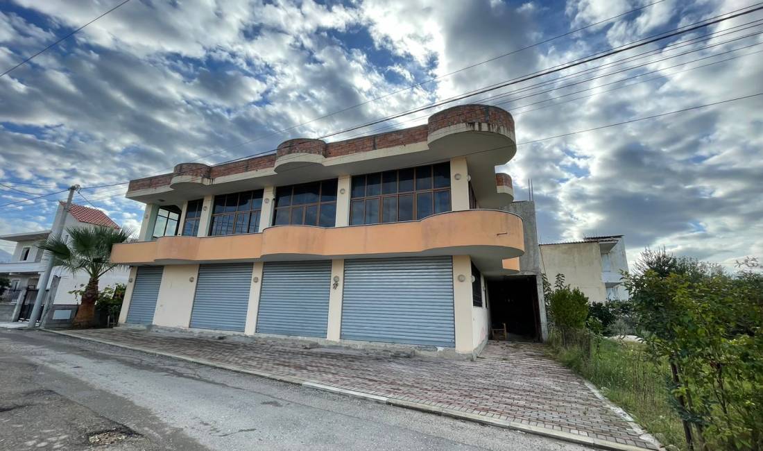 Jepet me qera Godine 2 kateshe ne Bathore/ 1500 euro