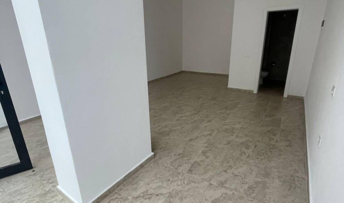 Jepet ambient niznesi me qira Ish Fusha e Aviacionit/ 450 euro