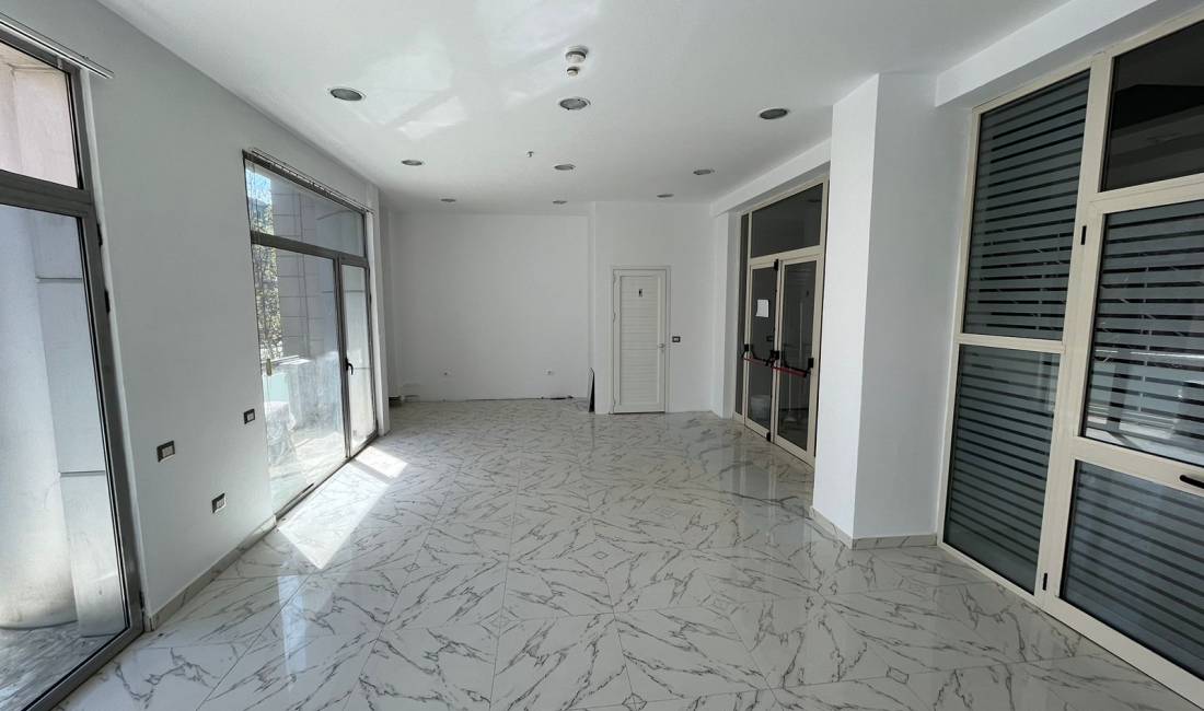 Jepet me qera ambient biznesi Rr.Kavajes, perball Delijorgjit