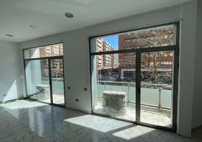 Jepet me qera ambient biznesi Rr.Kavajes, perball Delijorgjit