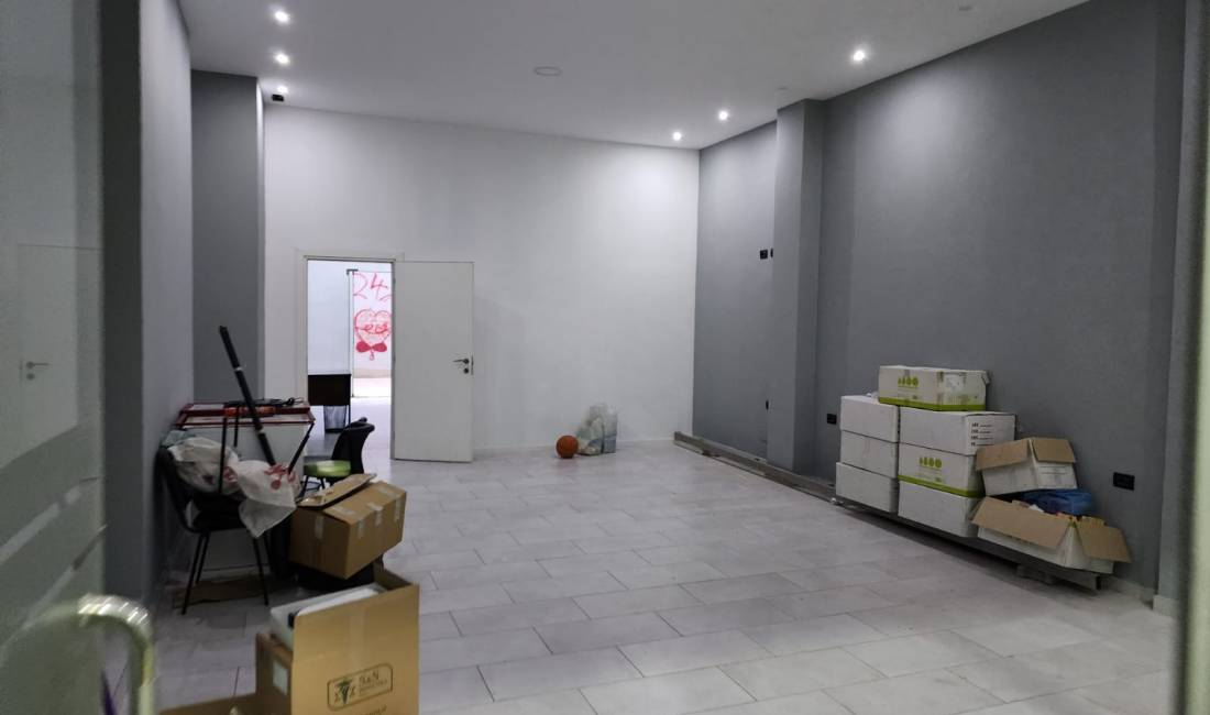 Jepet me qera ambient biznesi tek Rr. Dibres/ 45'000 ALL