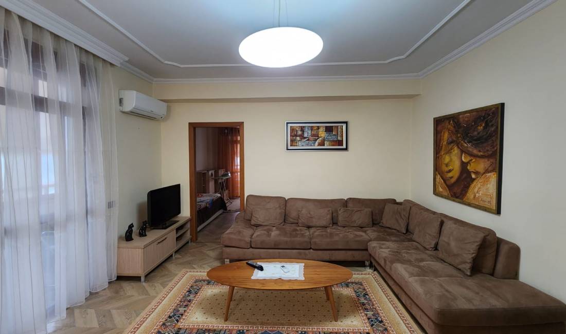 Shtepi me qera Apartament ne Tirane, 4+1, Mobilimi E mobiluar, Pagesa 1,000  Euro.