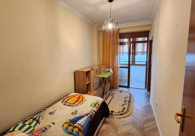 Shtepi me qera Apartament ne Tirane, 4+1, Mobilimi E mobiluar, Pagesa 1,000  Euro.