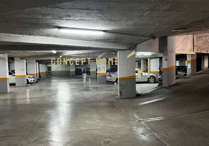 Ambiente Commerciale in Vendita 4+1 a Tirana - 15,000 Euro