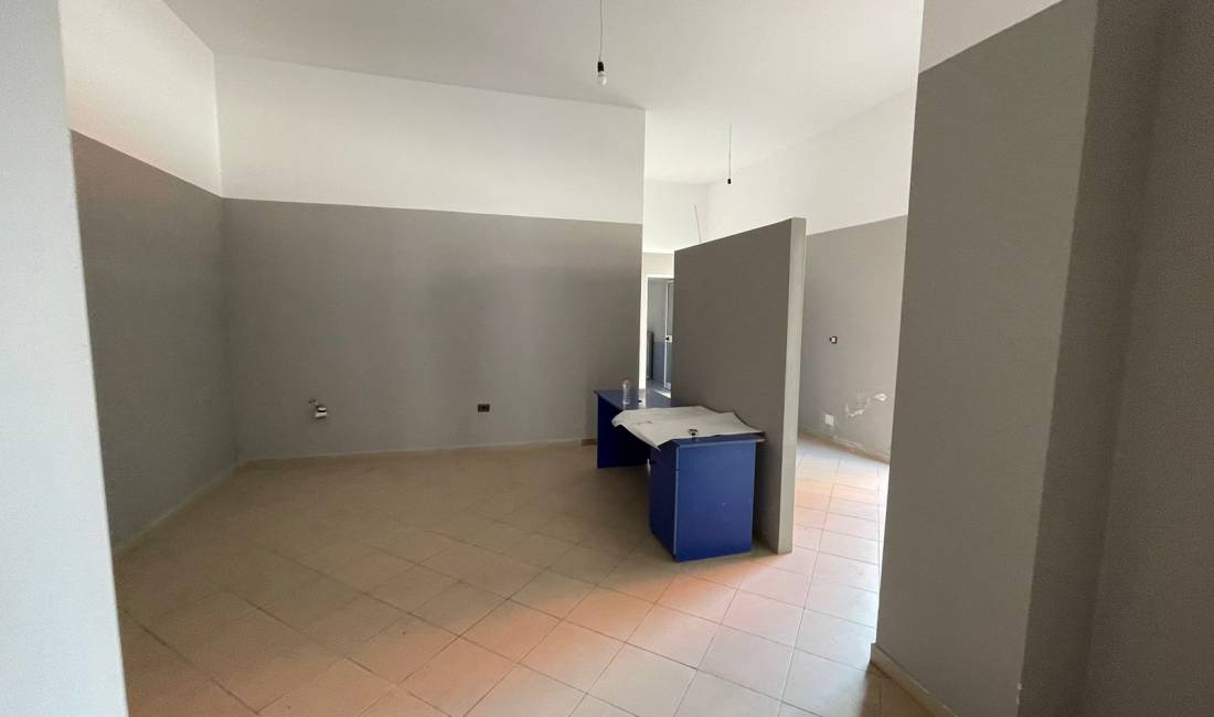 Jepet ambient biznesi me qera tek Komuna Parisit/ 50'000 ALL