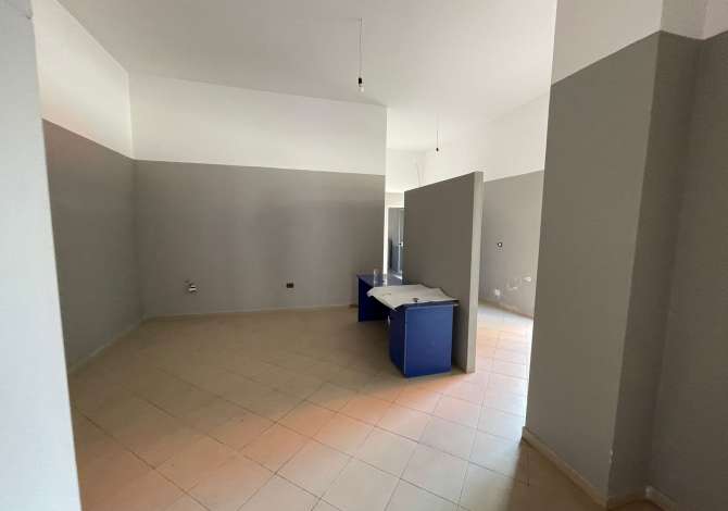 Jepet ambient biznesi me qera tek Komuna Parisit/ 50'000 ALL