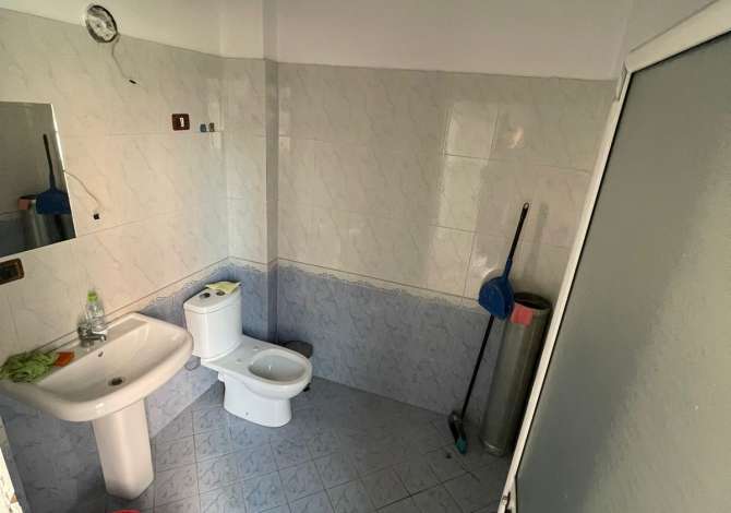 Ambient biznesi me qera 3+1 ne Tirane - 50,000 Leke