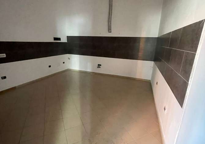 Ambient biznesi me qera 3+1 ne Tirane - 50,000 Leke