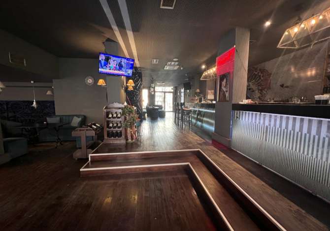 Ambient biznesi me qera 2+1 ne Tirane - 1,300 Euro