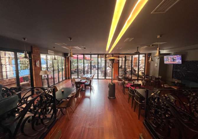 Ambient biznesi me qera 2+1 ne Tirane - 1,300 Euro