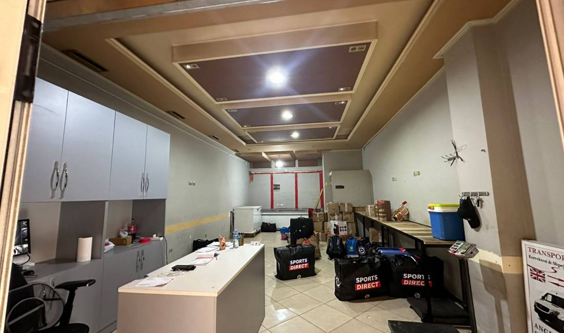 Shitet ambjent biznesi ne Kamez, Bul.Blu 71'250 euro