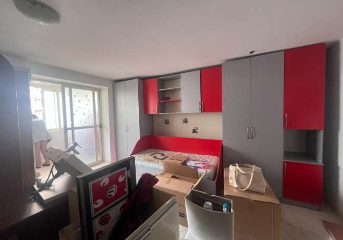 Ambiente Commerciale in Affitto 3+1 a Tirana - 600 Euro