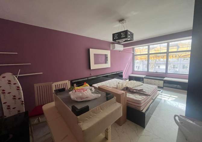 Ambiente Commerciale in Affitto 3+1 a Tirana - 600 Euro