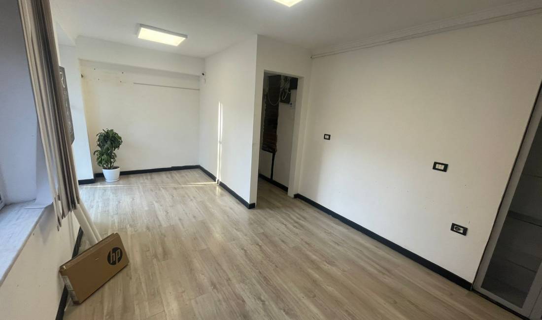 Jepet me qera ambjent biznesi tek 21 Dhjetori/ 500 euro