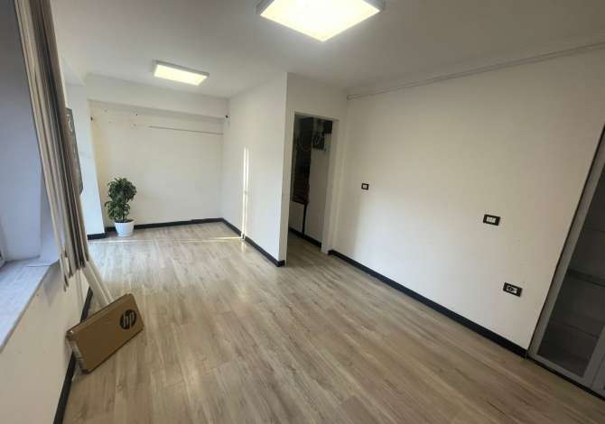 Jepet me qera ambjent biznesi tek 21 Dhjetori/ 500 euro