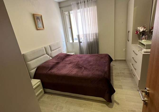 Shtepi ne shitje Apartament ne Tirane, 2+1, Mobilimi E mobiluar, Pagesa 150,000  Euro.