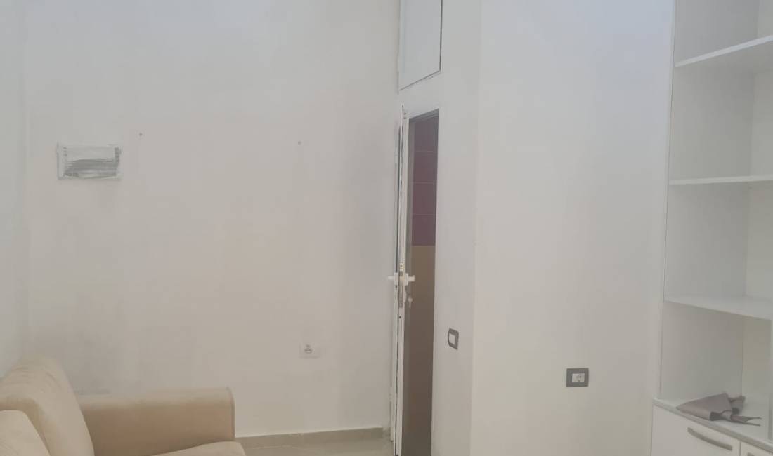 Jepet me qera ambjent biznesi ne Astir, prane 2 Palmat/ 300 Euro