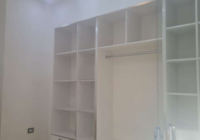 Ambient biznesi me qera 3+1 ne Tirane - 250 Euro