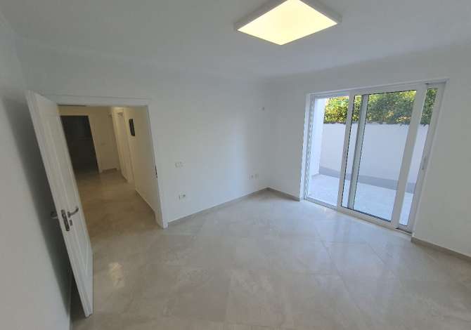 Jepet me qera ambjent në Qendër të Tiranës/ 500€