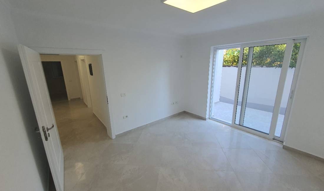 Jepet me qera ambjent ne Qender te Tiranes/ 500Euro