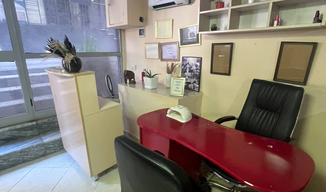 Jepet me qera Parukeri Estetike tek Bulevardi Bajram Curri/ 300 Euro