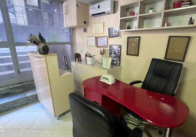 Jepet me qera Parukeri Estetike tek Bulevardi Bajram Curri/ 300 Euro