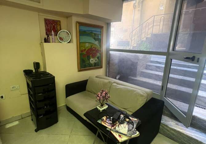 Jepet me qera Parukeri Estetike tek Bulevardi Bajram Curri/ 300 Euro