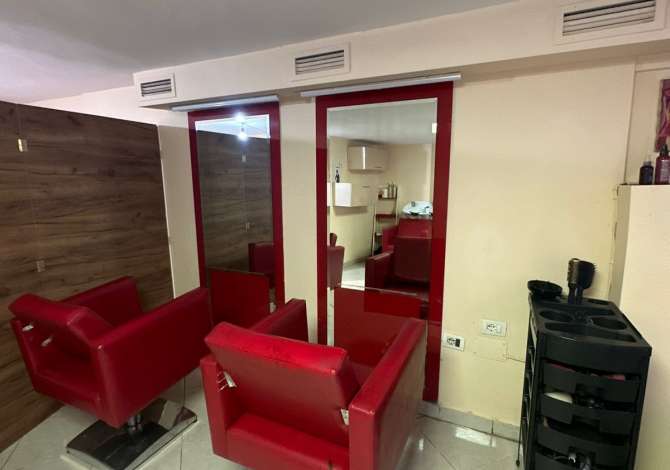 Jepet me qera Parukeri Estetike tek Bulevardi Bajram Curri/ 300 Euro