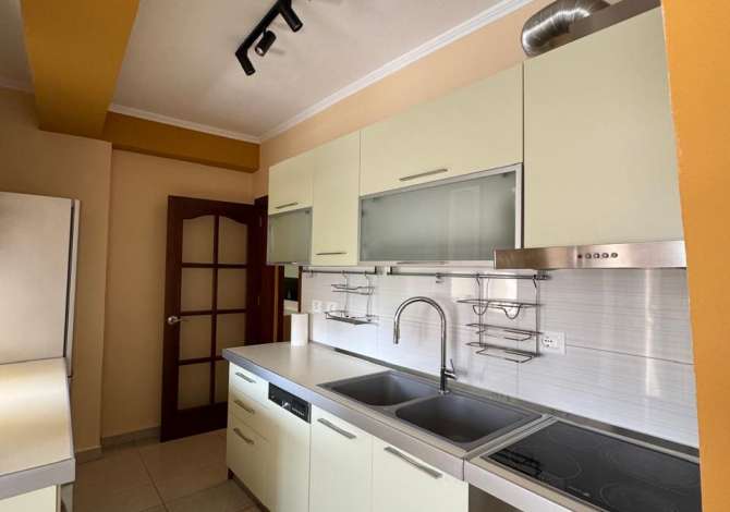 Appartamento in affitto a Tirana 2+1, Arredato