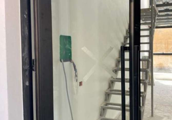 Ambiente Commerciale in Affitto 1+1 a Tirana - 500 Euro